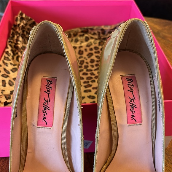 Betsey Johnson Dita Blush Platform Heels - Picture 5 of 10